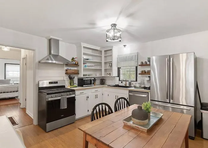 Sweet | King Bed • Near Expo•tu•dt Tulsa